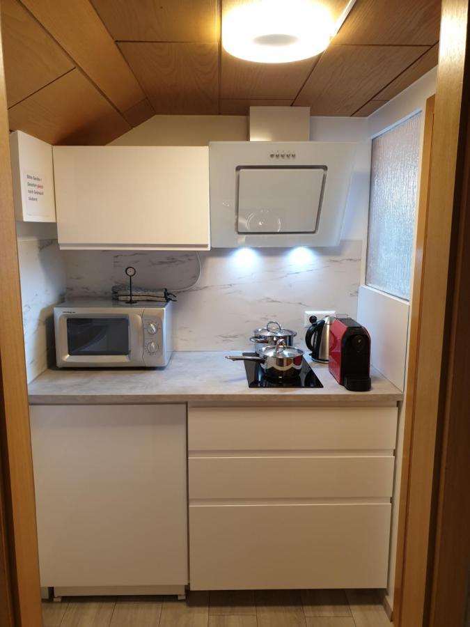 Sonnige Ruhige Dachzimmer Inkl Wifi Plus Kaffee Mit Wg Dusche Und Neuer Kueche Lorrach Ngoại thất bức ảnh