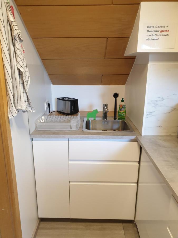 Sonnige Ruhige Dachzimmer Inkl Wifi Plus Kaffee Mit Wg Dusche Und Neuer Kueche Lorrach Ngoại thất bức ảnh