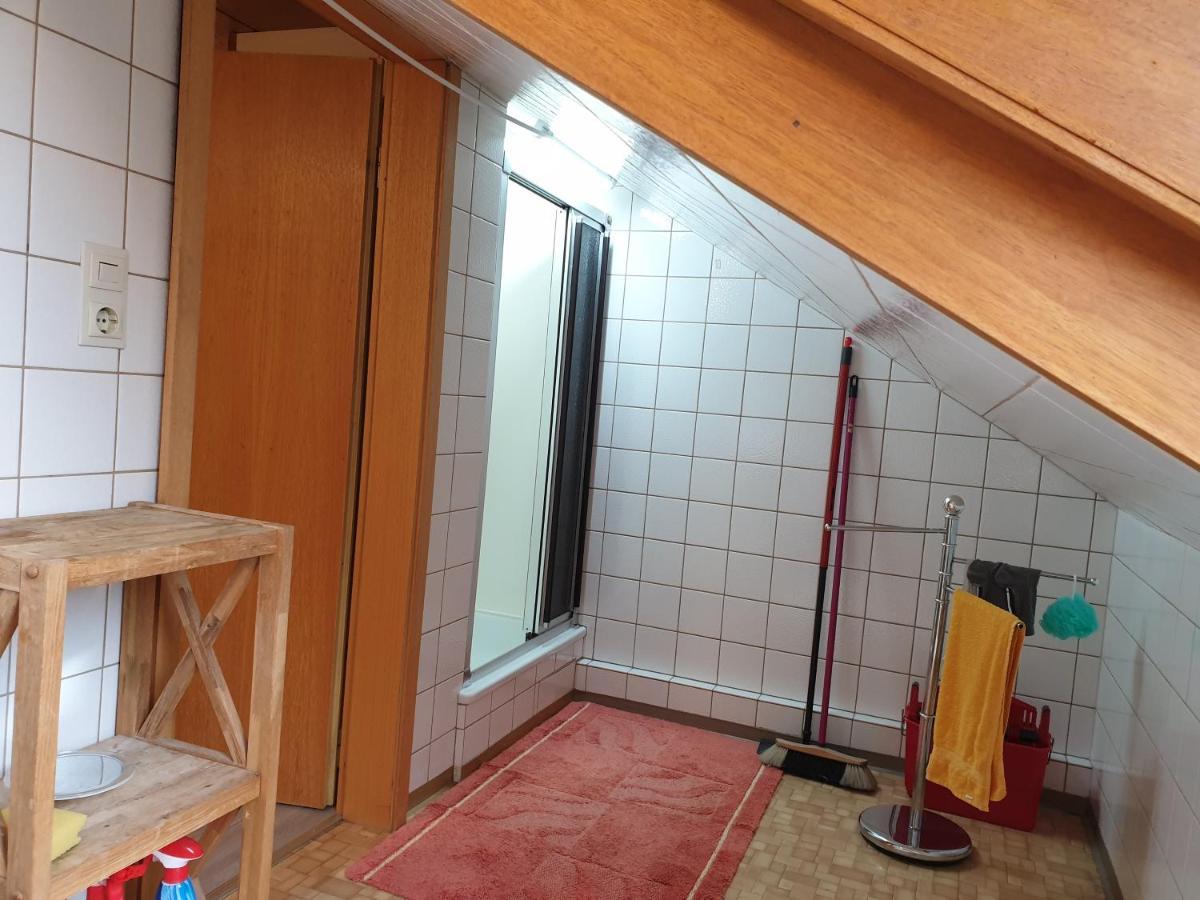 Sonnige Ruhige Dachzimmer Inkl Wifi Plus Kaffee Mit Wg Dusche Und Neuer Kueche Lorrach Ngoại thất bức ảnh