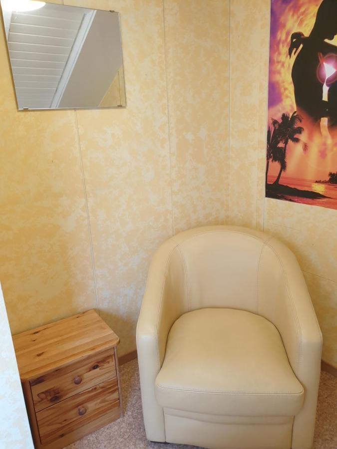 Sonnige Ruhige Dachzimmer Inkl Wifi Plus Kaffee Mit Wg Dusche Und Neuer Kueche Lorrach Ngoại thất bức ảnh