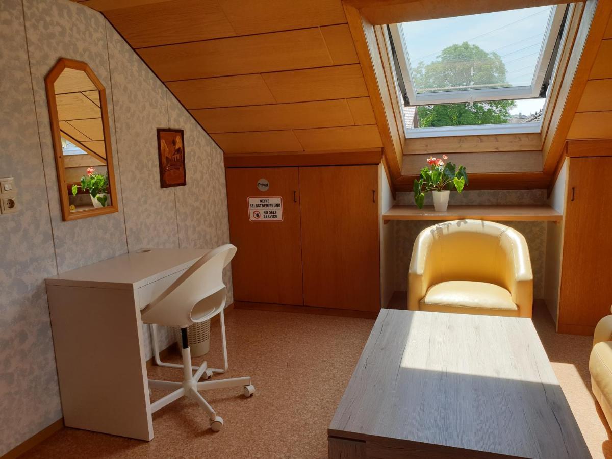 Sonnige Ruhige Dachzimmer Inkl Wifi Plus Kaffee Mit Wg Dusche Und Neuer Kueche Lorrach Ngoại thất bức ảnh